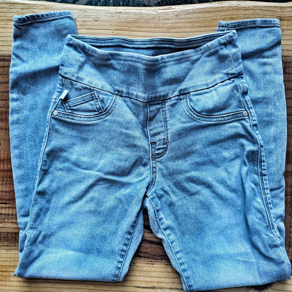 Rock and Republic Fever Pull-on Skinny Jeans